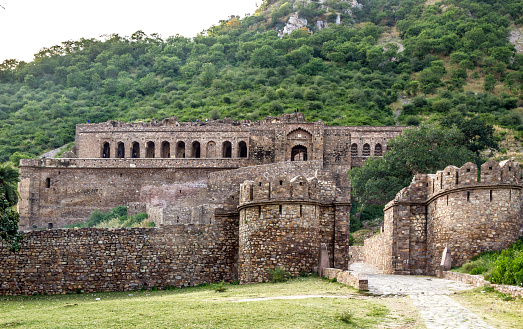 Bhangarh Fort, Story & History in Hindi
